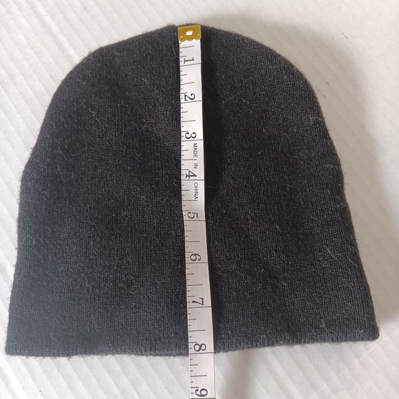 NFL Green Bay Packer Beanie Black Knit Hat with Green and Gold Logo - Picture 3 of 5